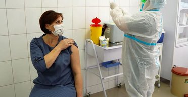 Вакцинація українців від коронавірусу. Що пішло не так?