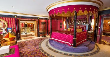 Блогер зупинився в "єдиному у світі 7-зірковому готелі": що його вразило найбільше (фото)