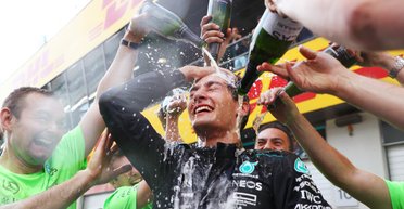 Самоустранение фаворитов. Джордж Рассел одержал победу на гран-при Австрии: обзор 11-го этапа Формулы 1 (фото, видео)