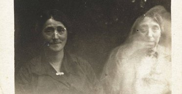 Ученые выяснили, почему и как некоторые люди "слышат" голоса мертвых