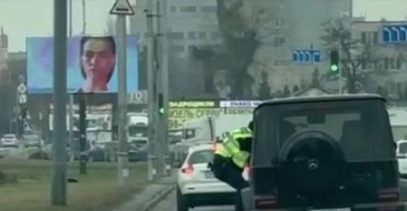 В Киеве полиция со стрельбой гонялась за водителем по газонам: детали (видео)