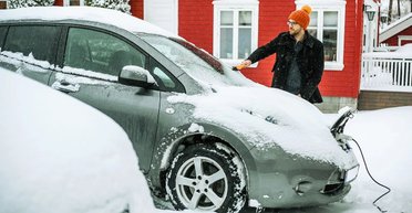 Зарядка електромобіля в умовах блекаутів — як не  залишитися з батареєю "на нулі"