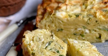 Не придется месить тесто: рецепт быстрого пирога из лаваша с капустой