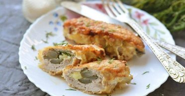 М'ясні рулетики з маринованим огірком: покроковий рецепт