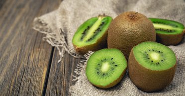 Обязательно есть зимой: 10 полезных свойств киви для вашего здоровья
