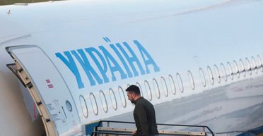 Літак Зеленського ледь не атакували 4 невідомі дрони, — The Journal