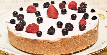 Йогуртова насолода: найм'якіший і найпростіший десерт із ягодами