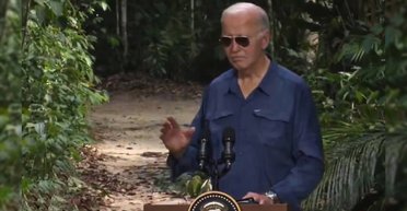 Исчез в джунглях: в сети завирусились мемы с Байденом после его выступления в Бразилии (видео)