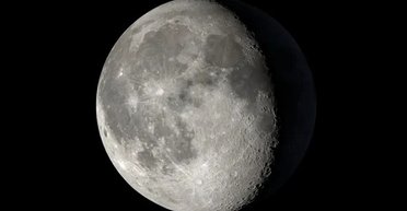 Місяць з'явився набагато раніше, ніж вважалося: просто супутник Землі зробив "підтяжку обличчя"