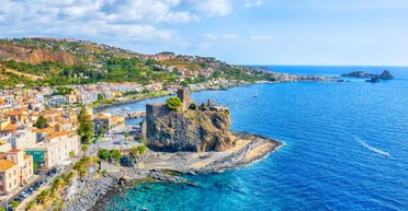 Остров в Европе, где в октябре можно загорать на пляже и штурмовать вулкан: где он находится