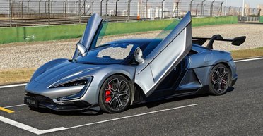 Танцующий суперкар: представлен необычный 1300-сильный электромобиль BYD (видео)