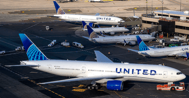 "Відмовили у вині": літак здійснив вимушену посадку заради арешту пасажирки (відео)