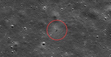 На Місяці з'явилася дивна "мітка": супутник NASA побачив її з орбіти (фото)