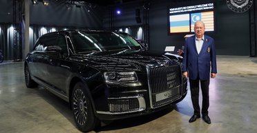Король Малайзії, який відвідав парад Путіна, отримав у подарунок лімузин за мільйон доларів