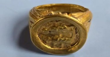 Потеряла после свадьбы: найденное обручальное кольцо пролежало в Болгарии более тысячи лет (фото)