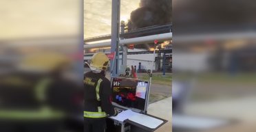 В Омске загорелся крупнейший НПЗ России (видео)