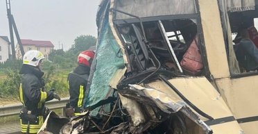Четверо погибших и семеро травмированных: на Львовщине столкнулись автобус и грузовик