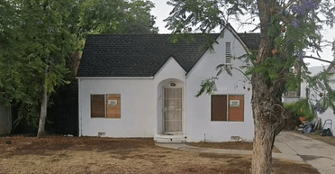 Не хоче йти: жінка вломилася в будинок через 13 років після примусового виселення (фото)