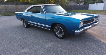 Не ездил 50 лет: в старом сарае обнаружили культовый американский спорткар 60-х (фото)