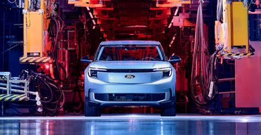 Побратим VW ID.4: новый недорогой электрокроссовер Ford поступил в производство (видео)