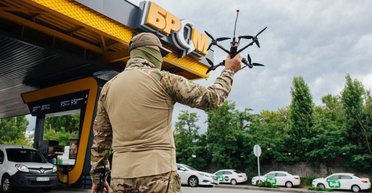 Мережа АЗК "БРСМ-Нафта" продовжує безкоштовно заправляти автівки військових і волонтерів: спрямували майже 43 млн грн