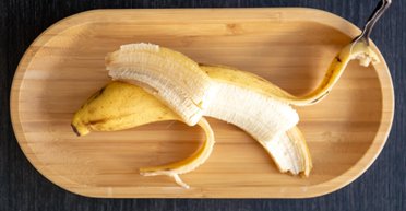 Чому не варто викидати бананову шкірку: 6 причин