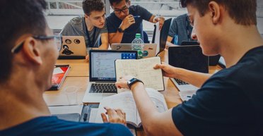 Як з'явилася Group Working і чому безпека в роботі за кордоном має значення