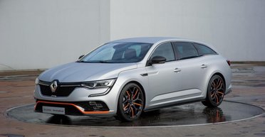 Семейный спорткар: в интернете показали неизвестный универсал Renault (фото)