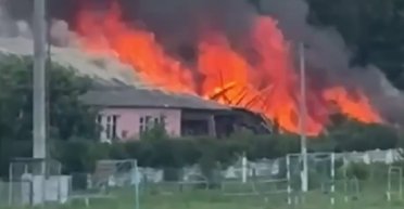 У Бєлгородській області дрон знищив базу ЗС РФ у будівлі школи, — росЗМІ (відео)