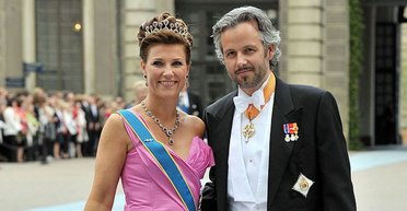 Смерть на Рождество. Что мы знаем о бывшем зяте короля Норвегии, писателе Ари Бене