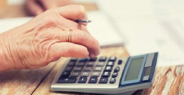 В Украине планируют уменьшить пенсии для чиновников: что известно