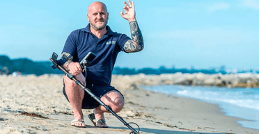 Чоловіка, який допомагає людям повернути прикраси, прозвали "Володарем перснів" (фото)