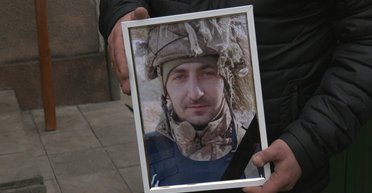 На Тернопольщину вернули тело бойца ВСУ, которого оккупанты расстреляли под Авдеевкой (видео)