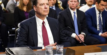 Погрожує Трампу смертю: колишнього главу ФБР хочуть заарештувати через мушлі на пляжі