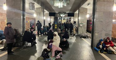 Тысячи детей: около 25 000 киевлян прятались в метро во время ударов ВС РФ (фото)