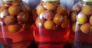 Компот зі слив на зиму: рецепт напою, який полюблять навіть діти