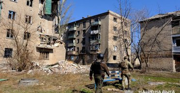 Тишины не существует: почти 1000 человек, несмотря на обстрелы, остаются в Часовом Яре (видео)