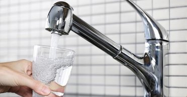 "Це ганьба": Україну можуть не взяти в ЄС, бо у Києві не п'ють воду з-під крана, — депутат