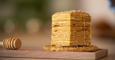 Домашний медовик: классический украинский торт