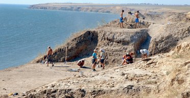 Мимо острова Буяна. Опорный пункт русичей на пути "из варягов в греки"
