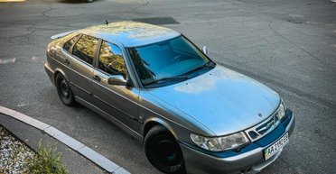 В Киеве заметили редкое спортивное авто исчезнувшей шведской марки (фото)