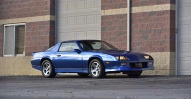 Редкая капсула времени: обнаружен лимитированный американский спорткар 90-х без пробега (фото)