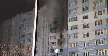 Обломки "шахеда" ударили по многоэтажке на Киевщине: разрушены три этажа (фото)