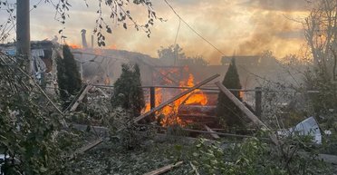 ЗС РФ скинули чотири авіабомби на житлові будинки в Харківській області: є жертви (фото)