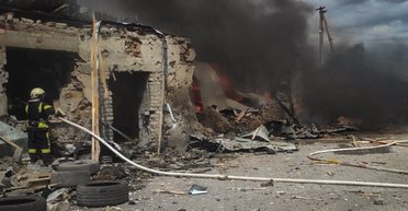 Ракетный удар по Снигиревке на Николаевщине: ВС РФ атаковали автомойку, есть погибшие (фото, видео)