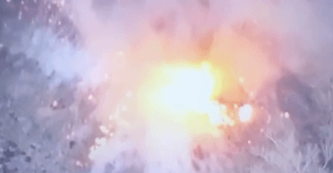 Мощная детонация: "Птахи Мадяра" уничтожили российский Т-80БВМ в районе Крынок (видео)