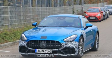 Бюджетный суперкар: новый спортивный Mercedes заметили на дорогах до премьеры (фото)