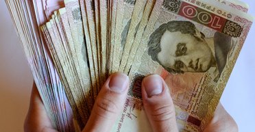 В Україні встановили "новий рівень" зарплат для певних бізнесів: кого торкнулися нові вимоги