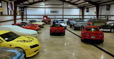 Пережила торнадо: на аукцион выставили коллекцию редких американских авто (видео)