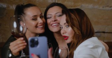 Новый фильм с Ксенией Мишиной: обзор фильма "Вижу тебя"